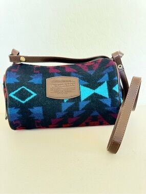 NEW PENDLETON AZTEC SOUTHWESTERN PRINTED WOOL BLEND MINI BARREL SHOULDER BAG
